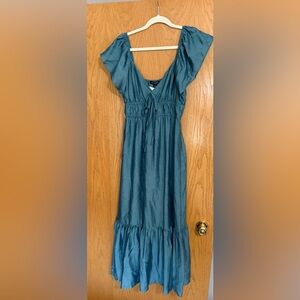 SWEATHEART NECK SHIRRED MAXI DRESS IN LIGHT TEAL, Blu Pepper, size medium, NWT.